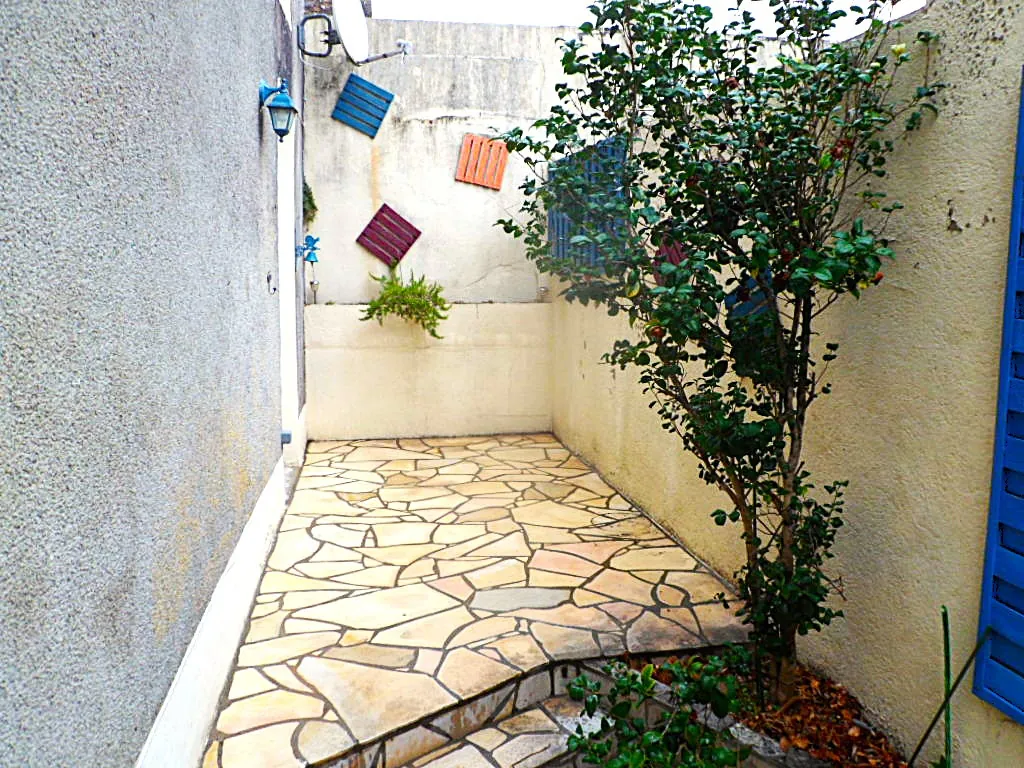 Maison de ville à Pouzauges avec patio, garage et 3 chambres