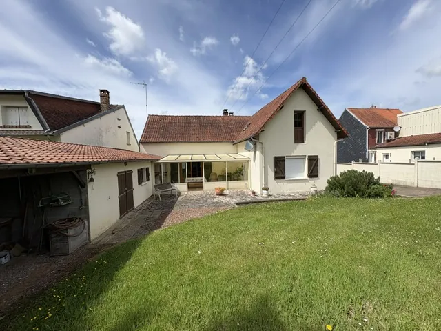 Maison à Gamaches avec sous-sol, dépendances et grand terrain - Opportunité à saisir
