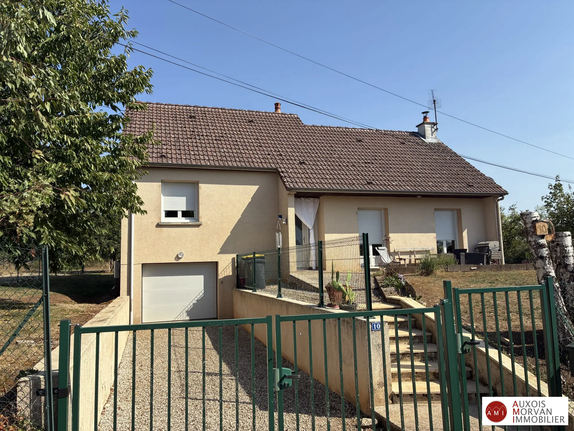 Maison à vendre à Villaines-en-Duesmois, maison rénovée avec sous-sol et jardin
