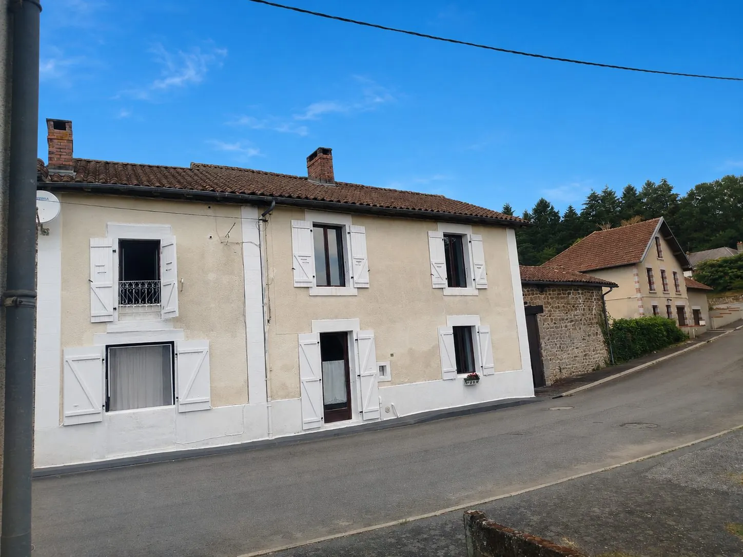 Charmante maison de caractère avec jardin et grange en campagne charentaise
