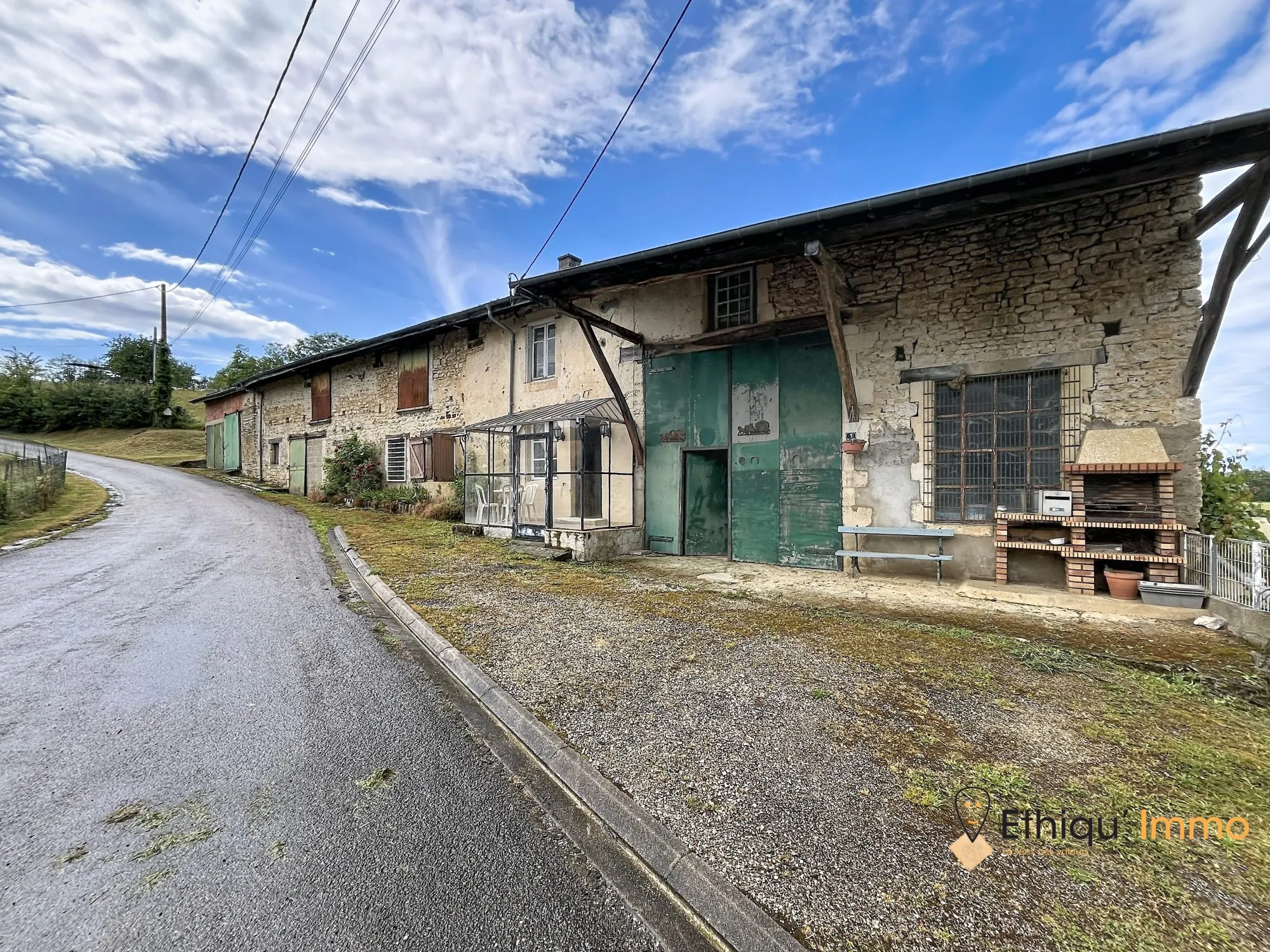 Ferme à vendre avec dépendances et grand terrain à Arnancourt