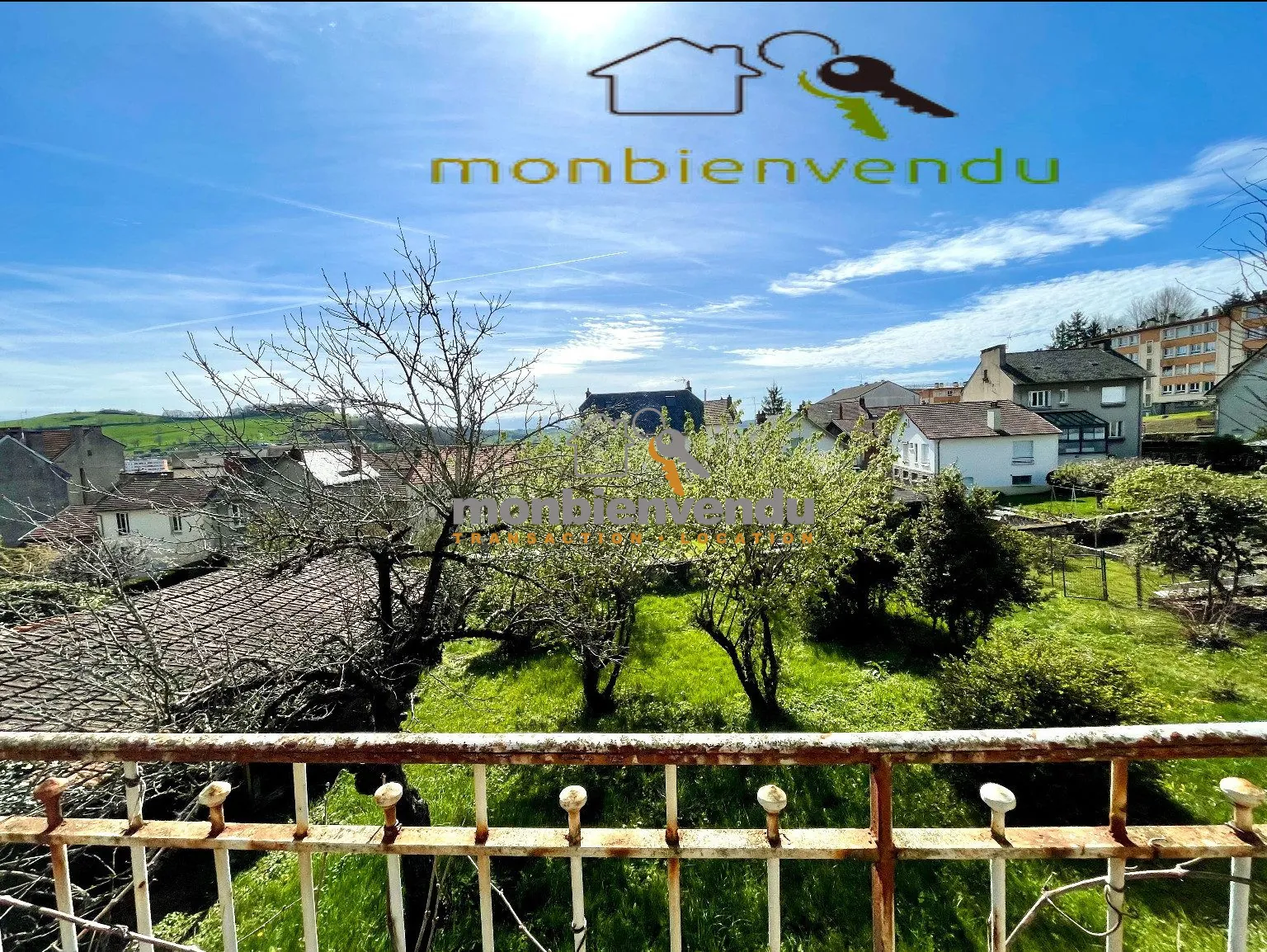 Maison ancienne à rénover à Aurillac de 250 m² avec grande terrasse et potentiel d’aménagement