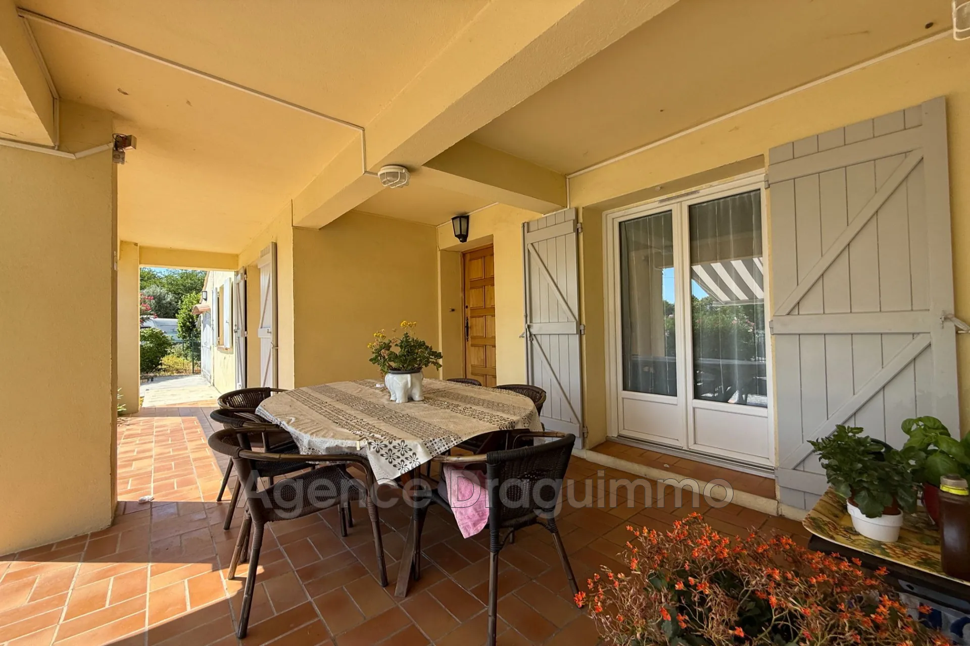 Villa à vendre de 90 m² avec terrasse et garage à Draguignan