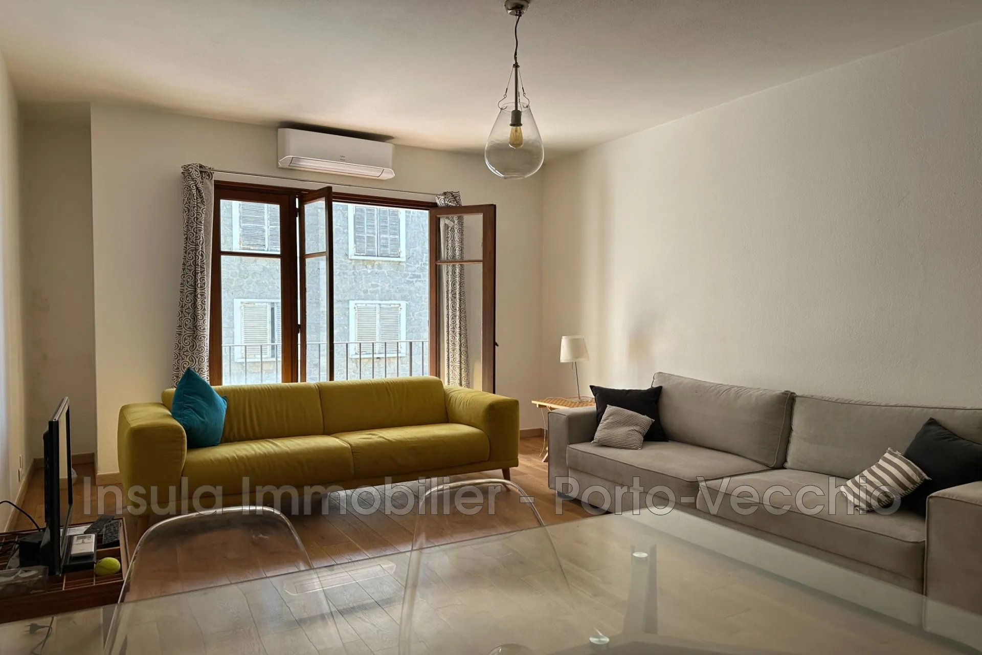 Appartement T4 à Porto-Vecchio avec balcon et parquet massif