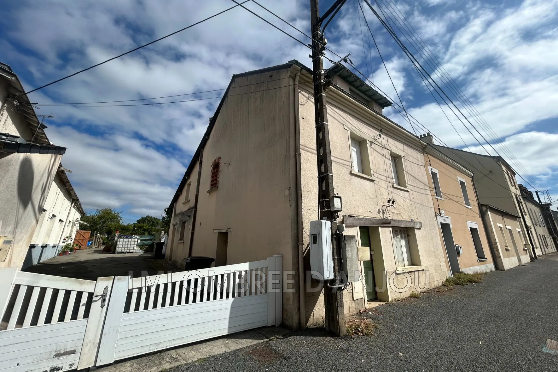 Maison à rénover de 96 m² à Pouancé, terrain clos, projet résidentiel ou locatif