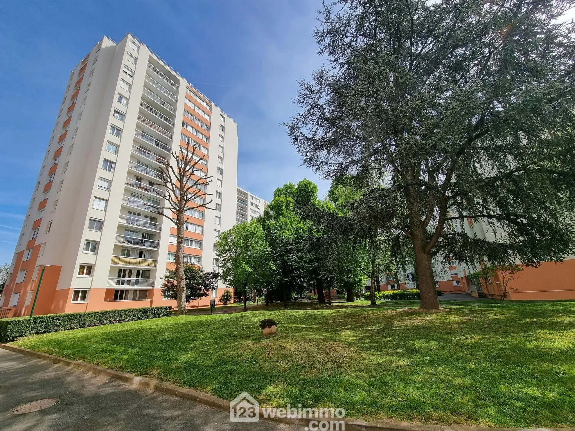 Appartement 77 m² à Thiais avec balcon, parking et cave - Proche transports