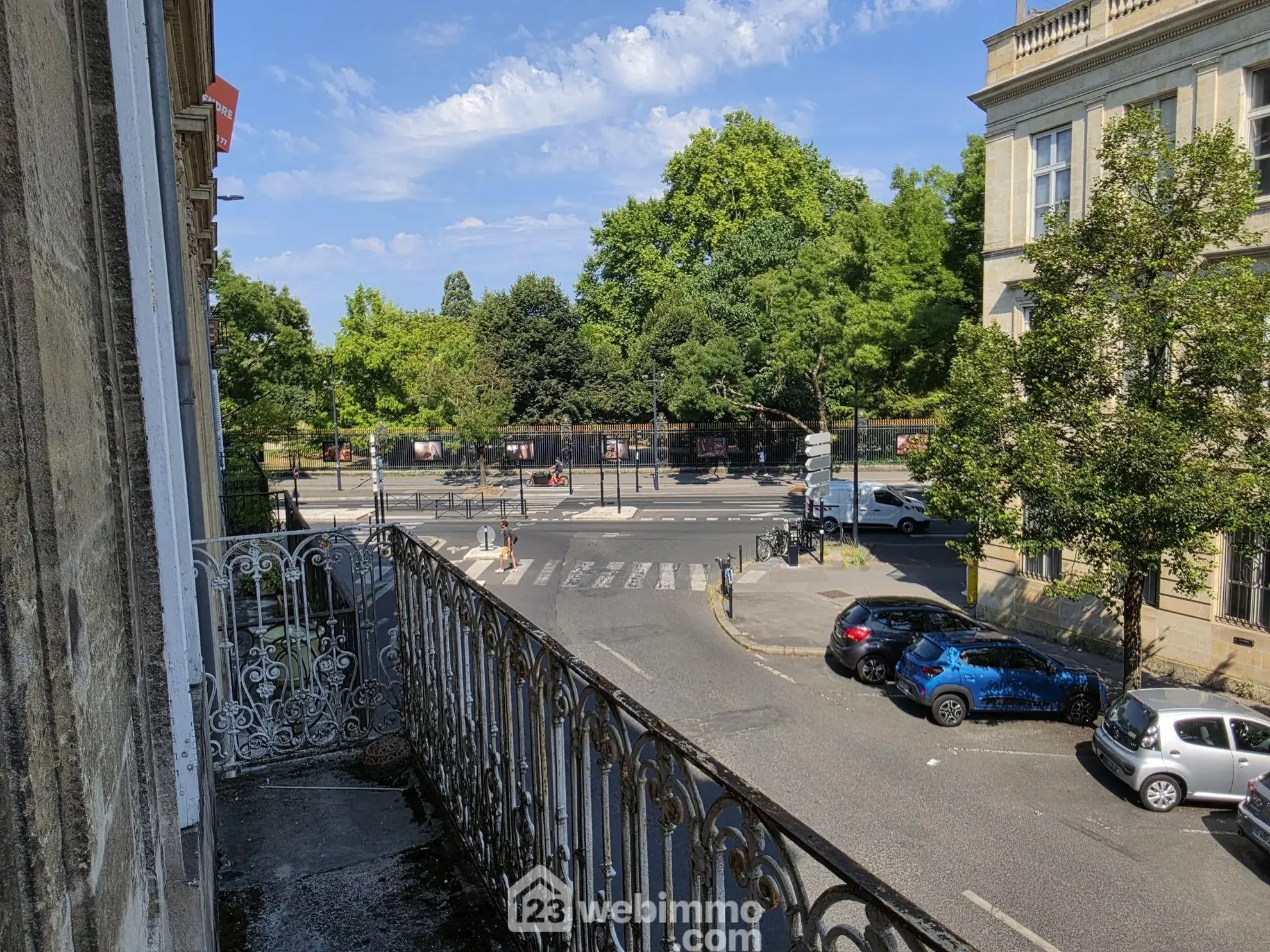Appartement T2 à Bordeaux avec balcon et vue sur le Jardin Public