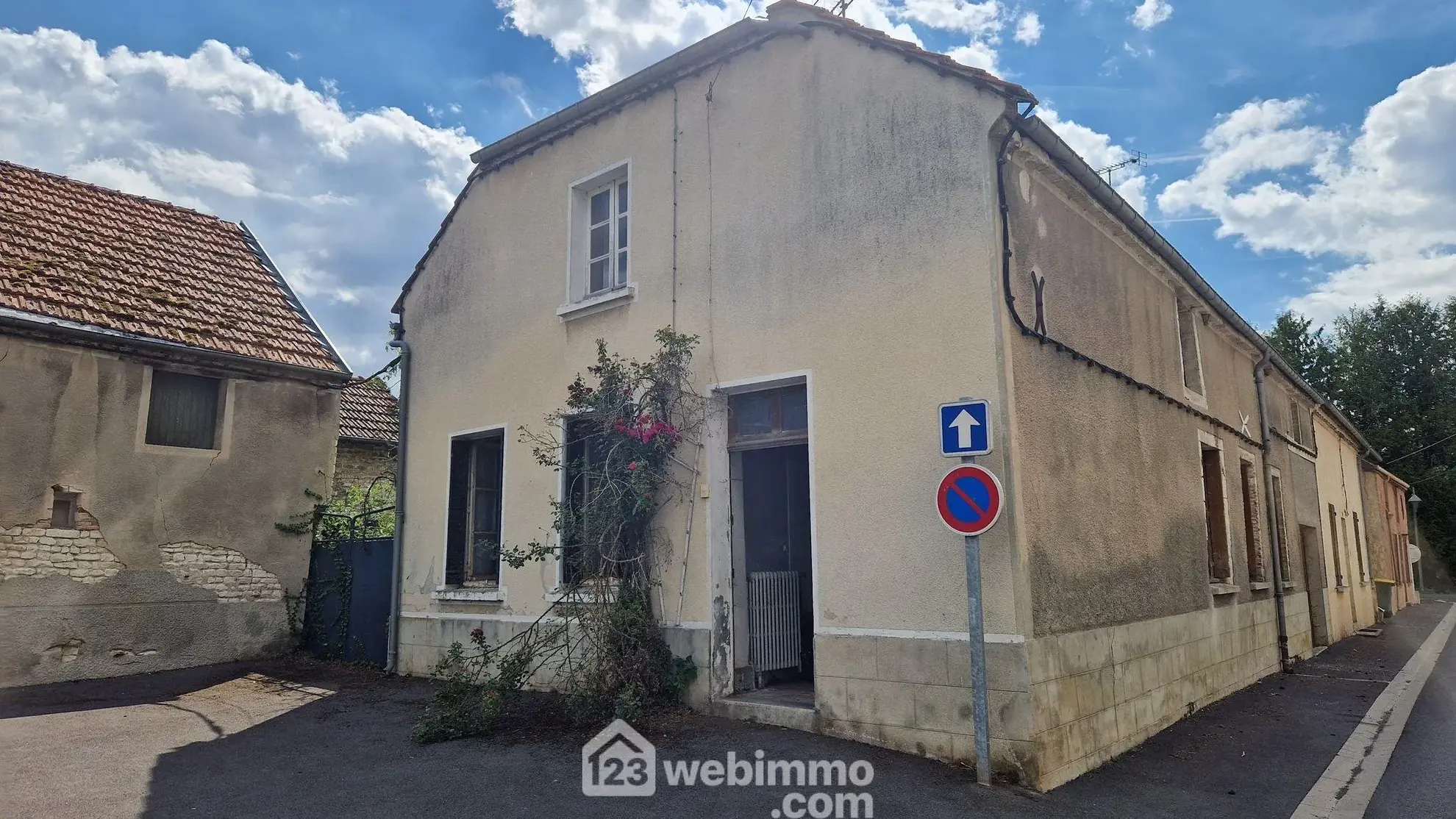 Maison ancienne à rénover de 116 m² à Sissonne avec jardin et garage