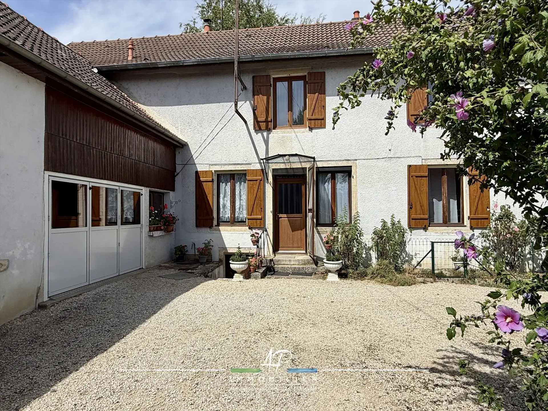 Maison ancienne avec dépendances à Magny-Saint-Médard près de Dijon