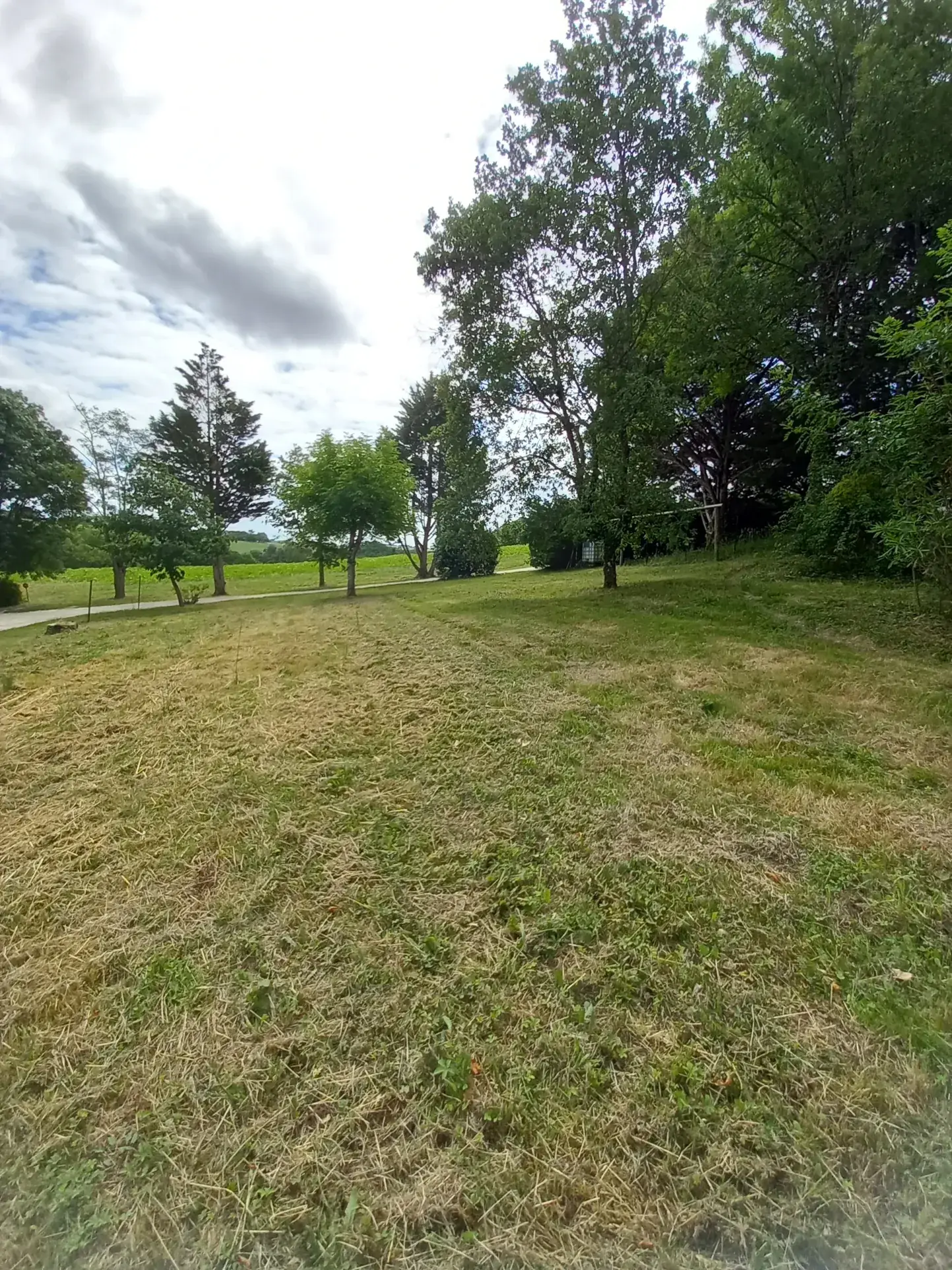 Terrain à bâtir de 1250 m² à Saint Cricq avec vue campagne