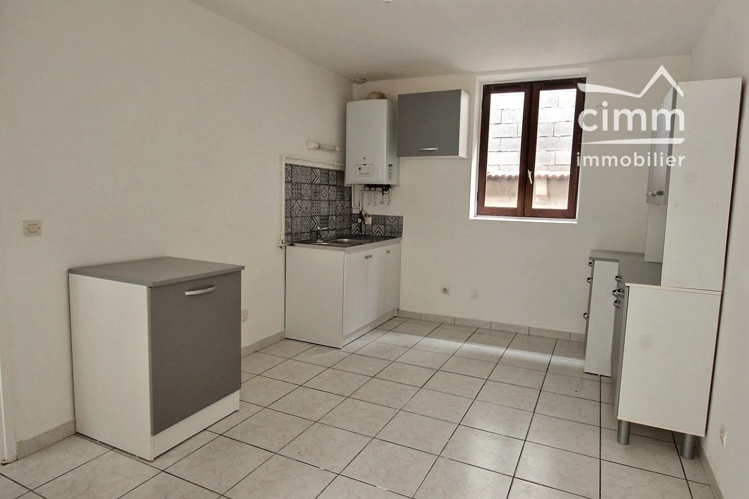Maison à vendre à La Côte-Saint-André avec revenu locatif immédiat