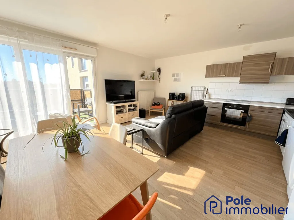 Charmant appartement 3 pièces en dernier étage avec balcon au centre de Caen