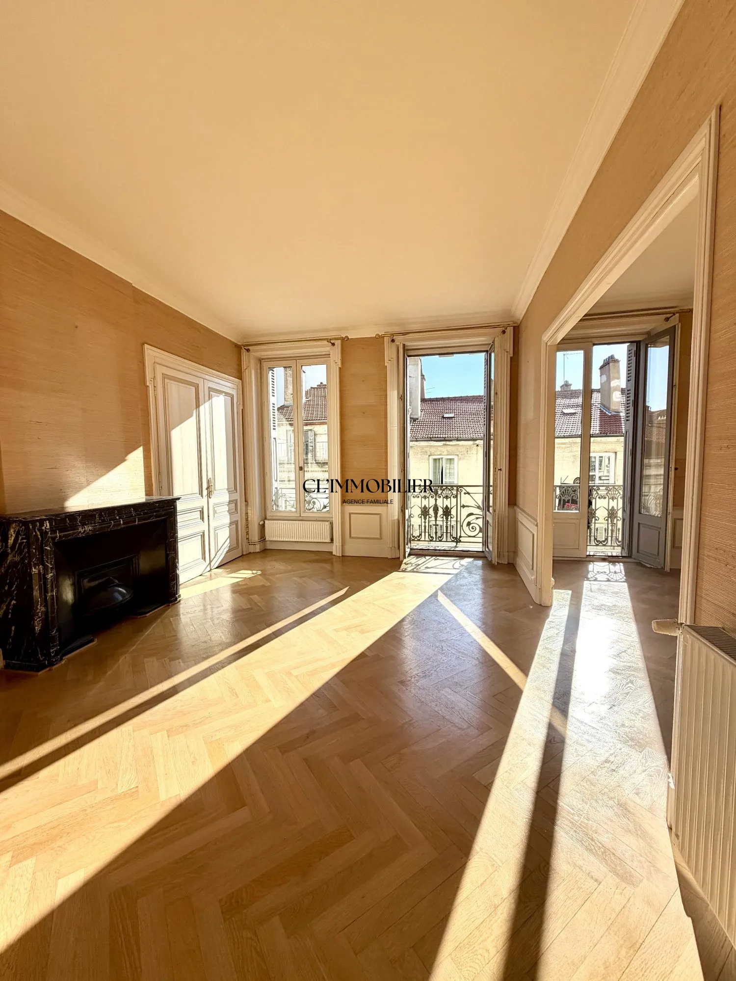 Appartement bourgeois rénové avec balcons au cœur de Saint-Étienne