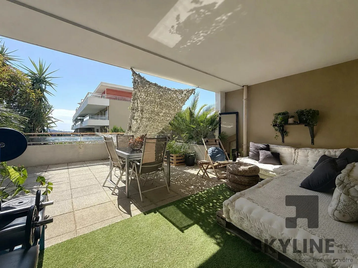 Appartement T2 avec terrasse à Marseille 12e, vue Notre-Dame de la Garde