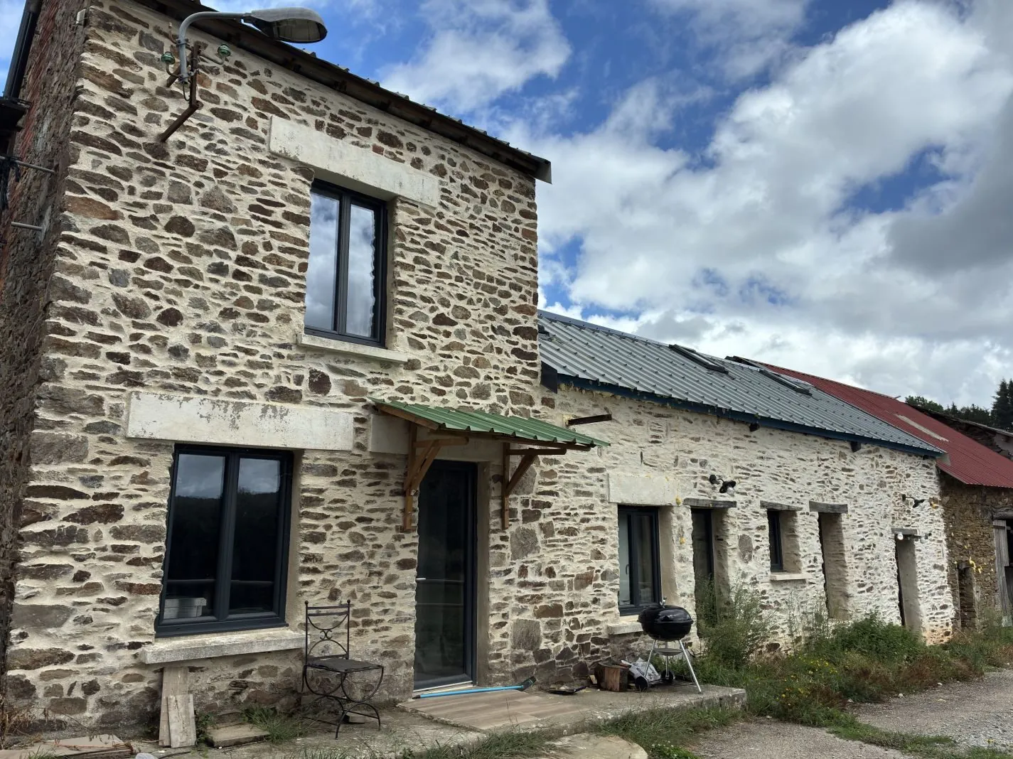 A saisir : propriété équestre de 2,73ha avec longère, bâtiments et boxes à Saint-Méard