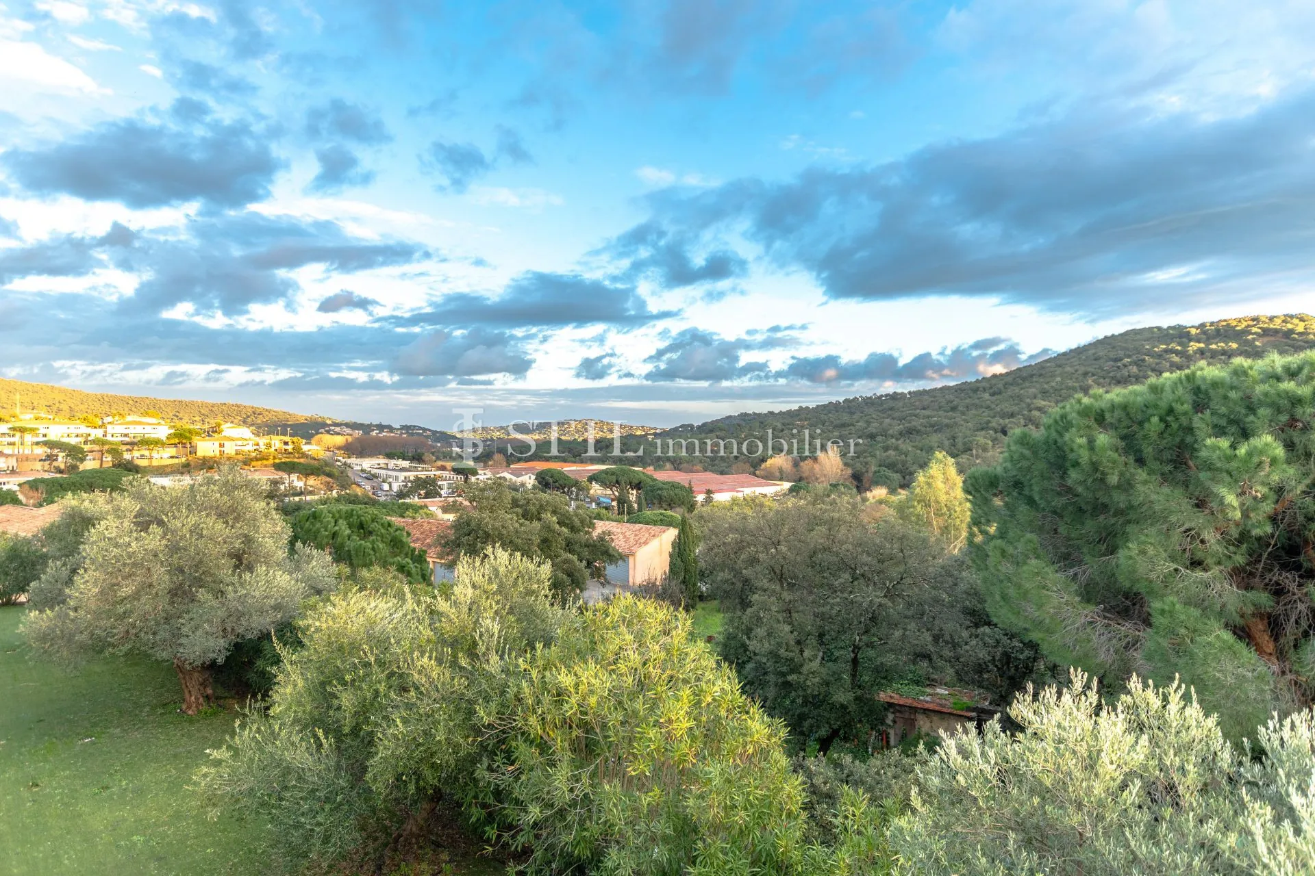 À vendre appartement 2 pièces à Sainte-Maxime avec terrasse et parking 
