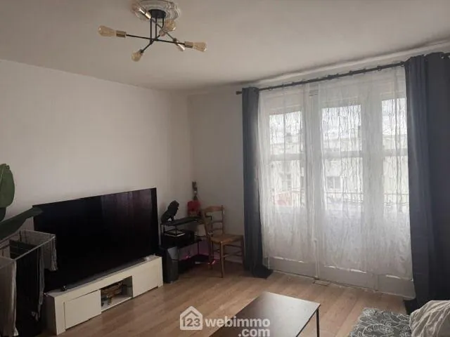 Appartement F3 à Noyon avec balcon, cave et cuisine équipée