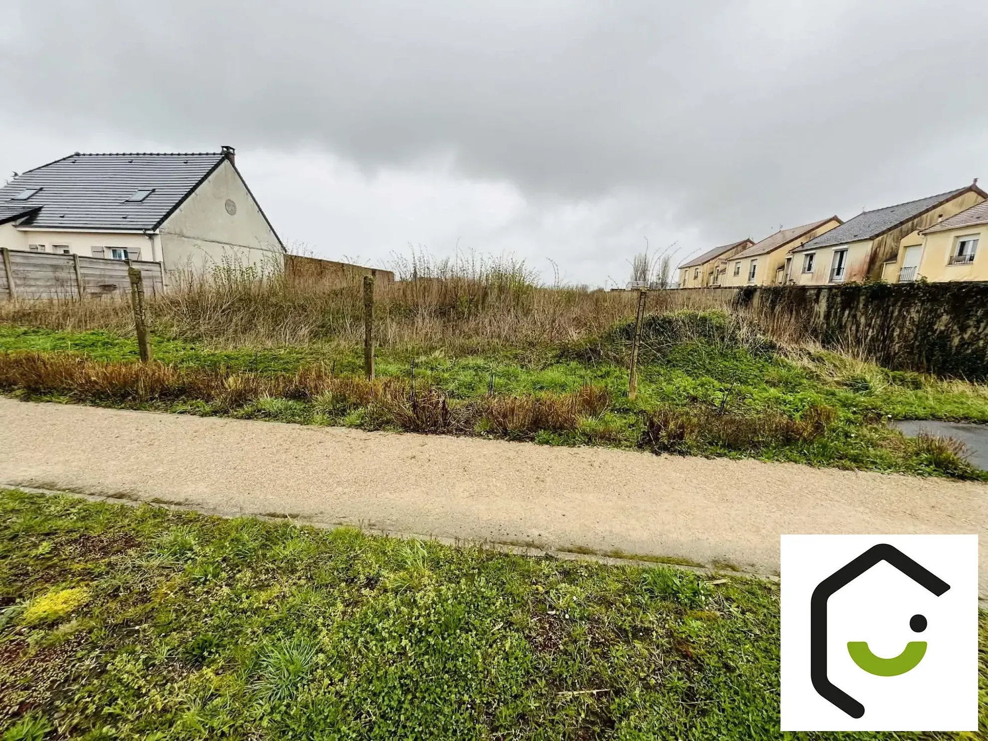 Terrain à bâtir de 1181 m² à Bouchoir avec fort potentiel