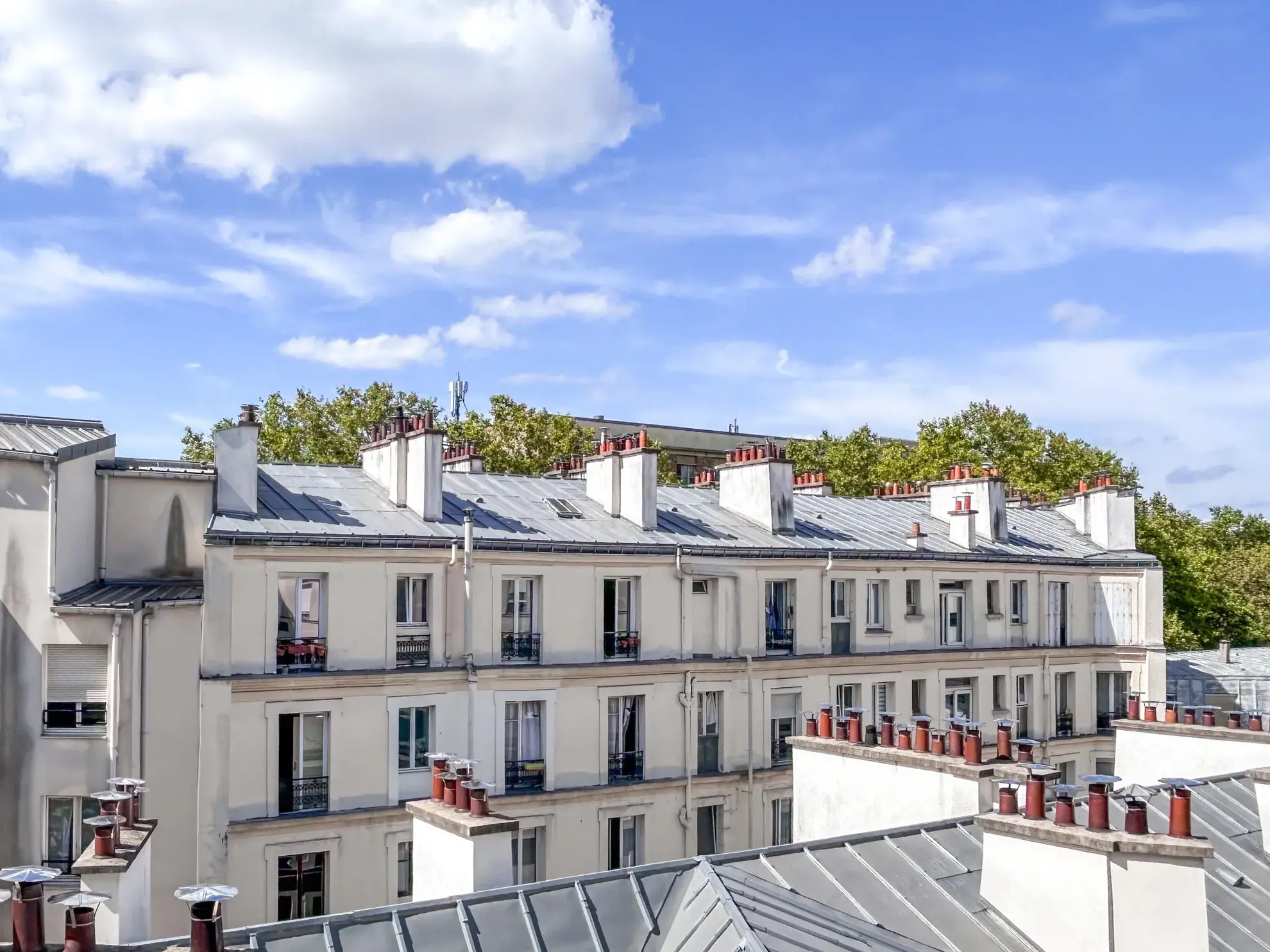 Studio à vendre dans le 19ème arrondissement de Paris - Dernier étage, vue dégagée, proximité métro