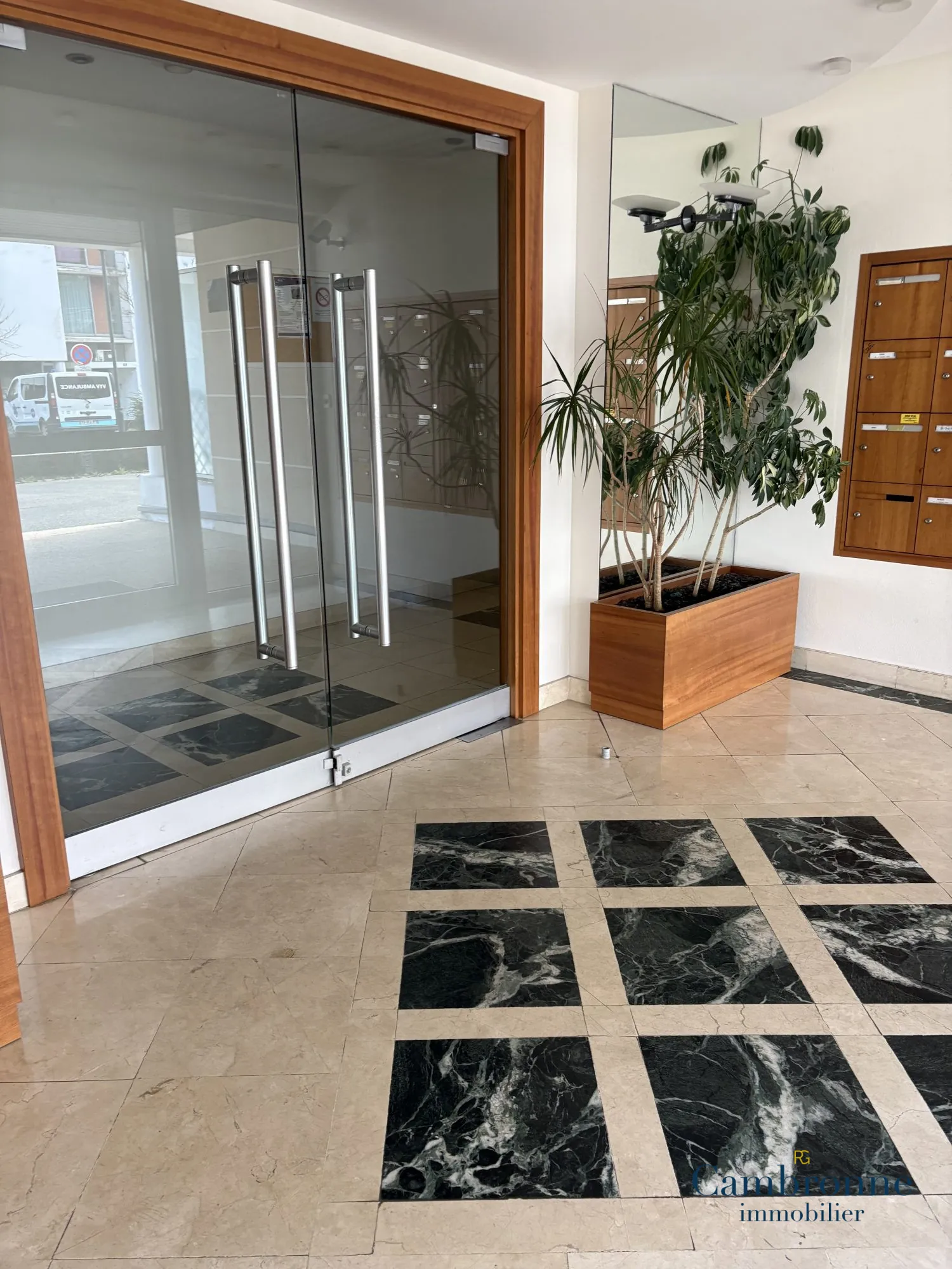 Appartement T2 à Nantes Centre Ville - 45 m² avec Balcon et Parking