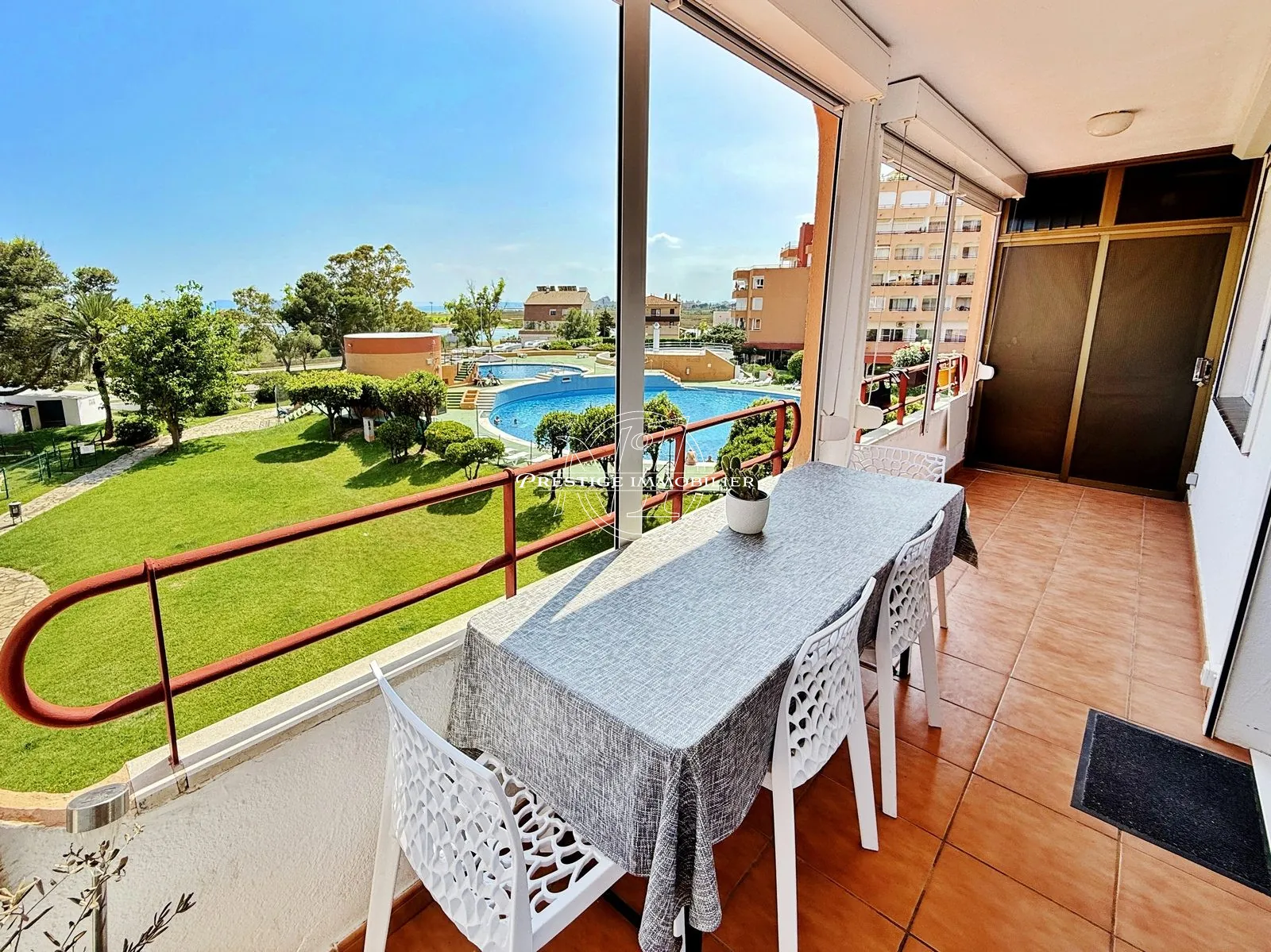 Spacieux appartement avec terrasse et vue mer à Roses