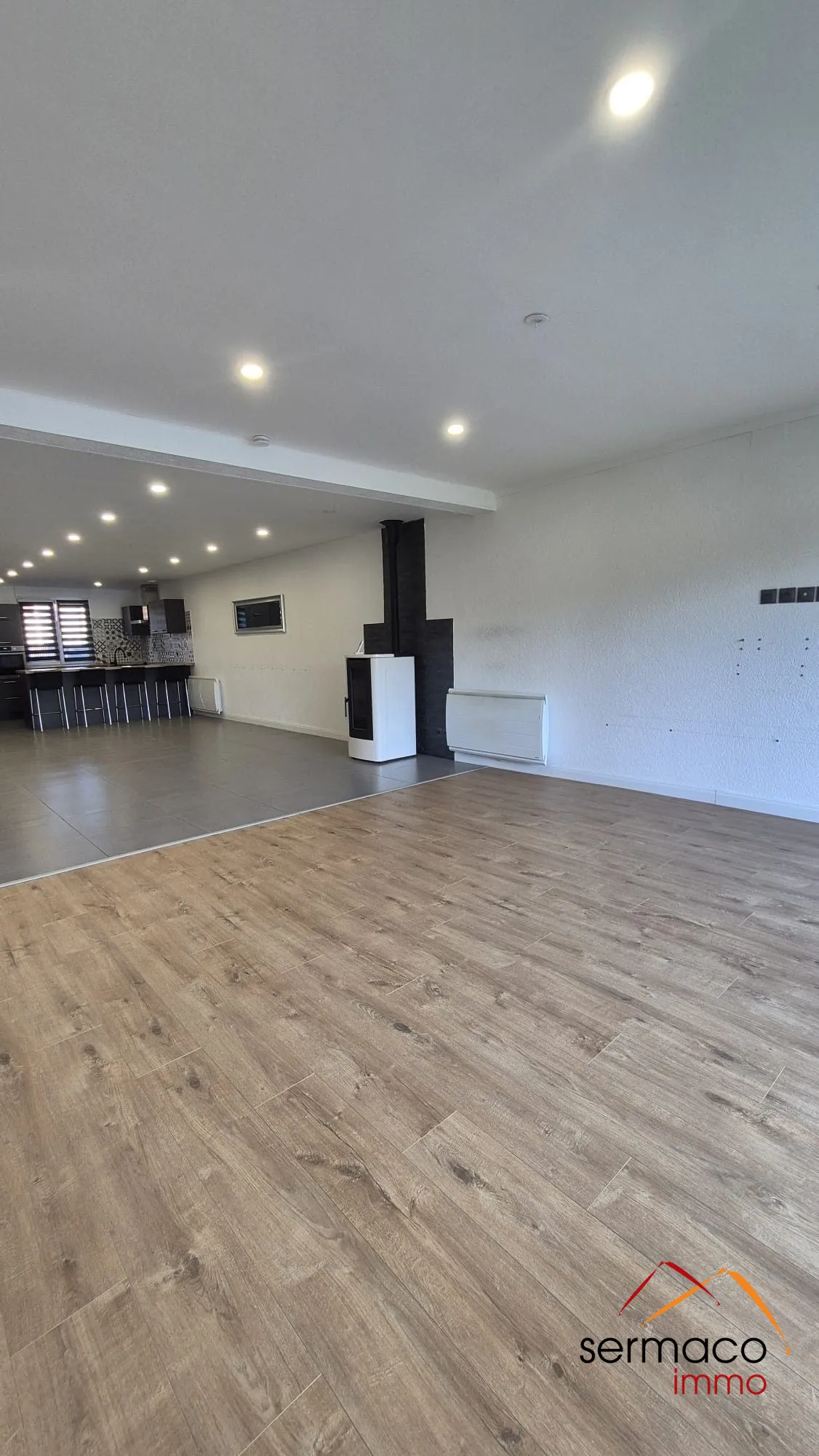 Maison de plain-pied rénovée à vendre à Freyming-Merlebach avec jardin et garage