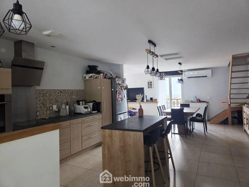Appartement T4 de 120m² à Mercury avec balcon, cave et parking