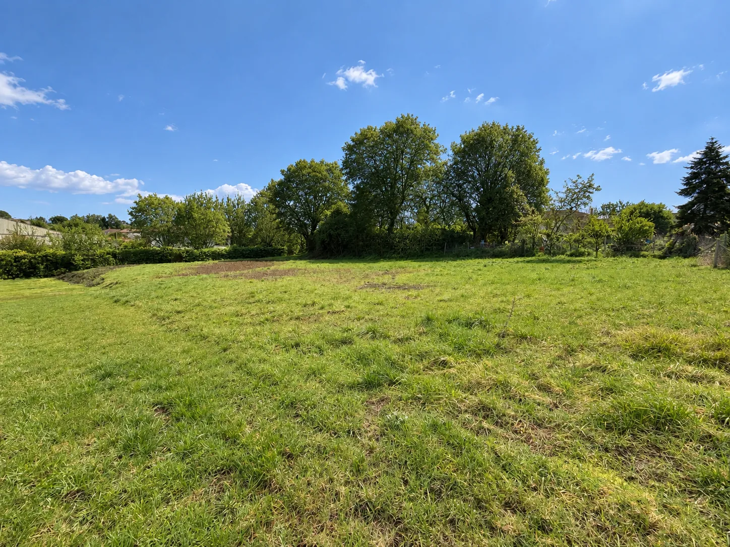 Terrain constructible de 2155 m² à Lugon-et-l'Île-du-Carney - Idéal usage artisanal ou commercial
