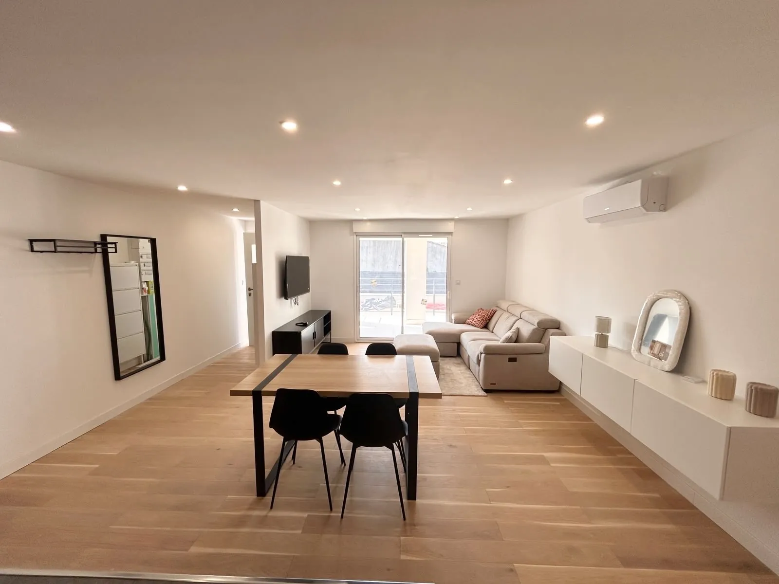 Magnifique duplex rénové de 93 m² avec terrasse à Vergeze