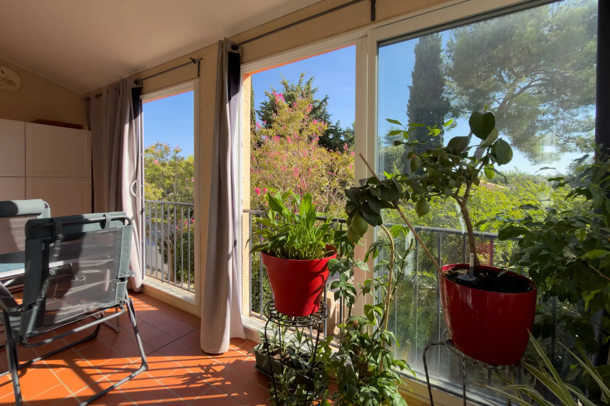 Appartement T2 avec loggia et parking proche des plages à La Londe Les Maures