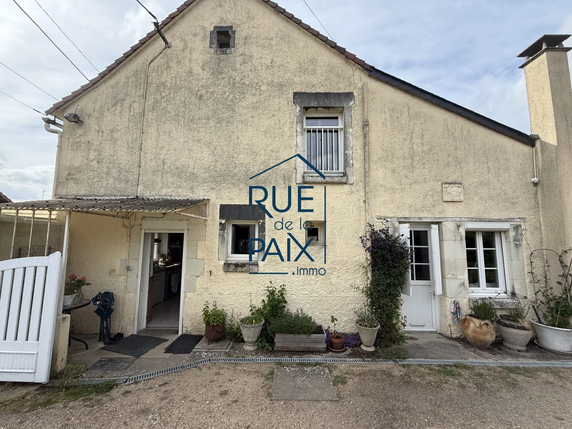 Ensemble immobilier à Danger Saint-Romain de 223m² avec double logement et potentiel élevé