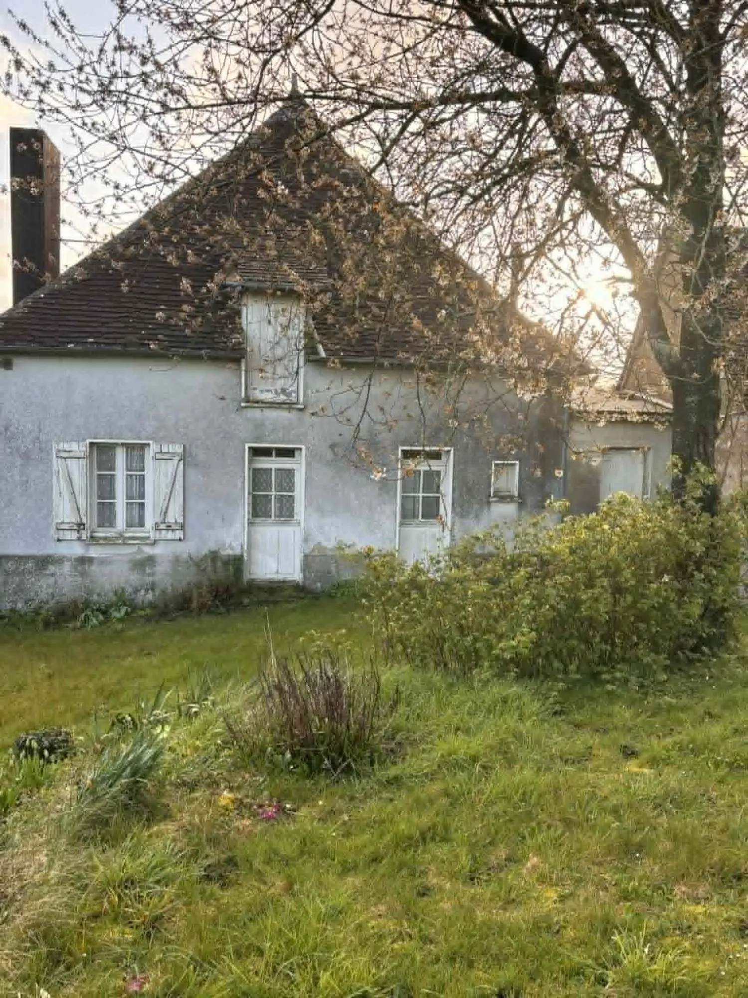 Maison de campagne authentique à rénover à Conlie (72240) avec grand terrain