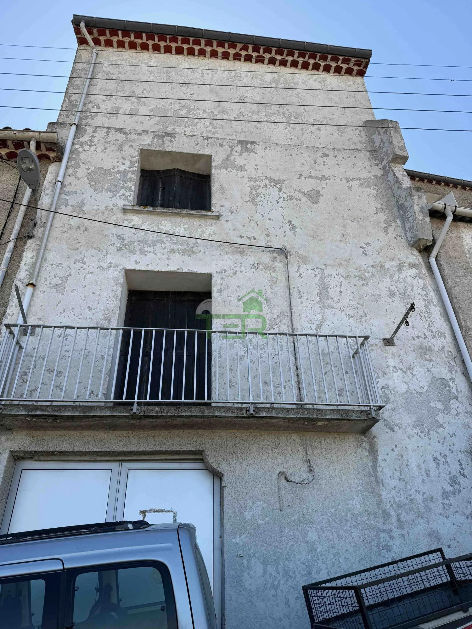 Maison de village à rénover de 89 m² à Servian avec garage et cave