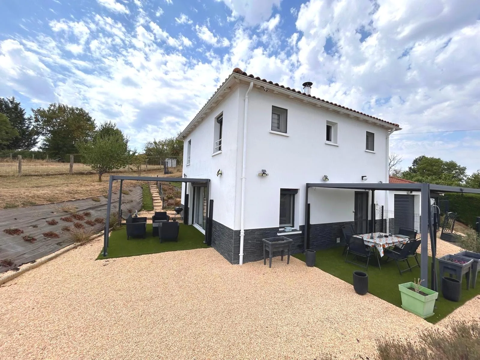 Maison à vendre à Melay (71340) avec jardin, 3 chambres, terrasse