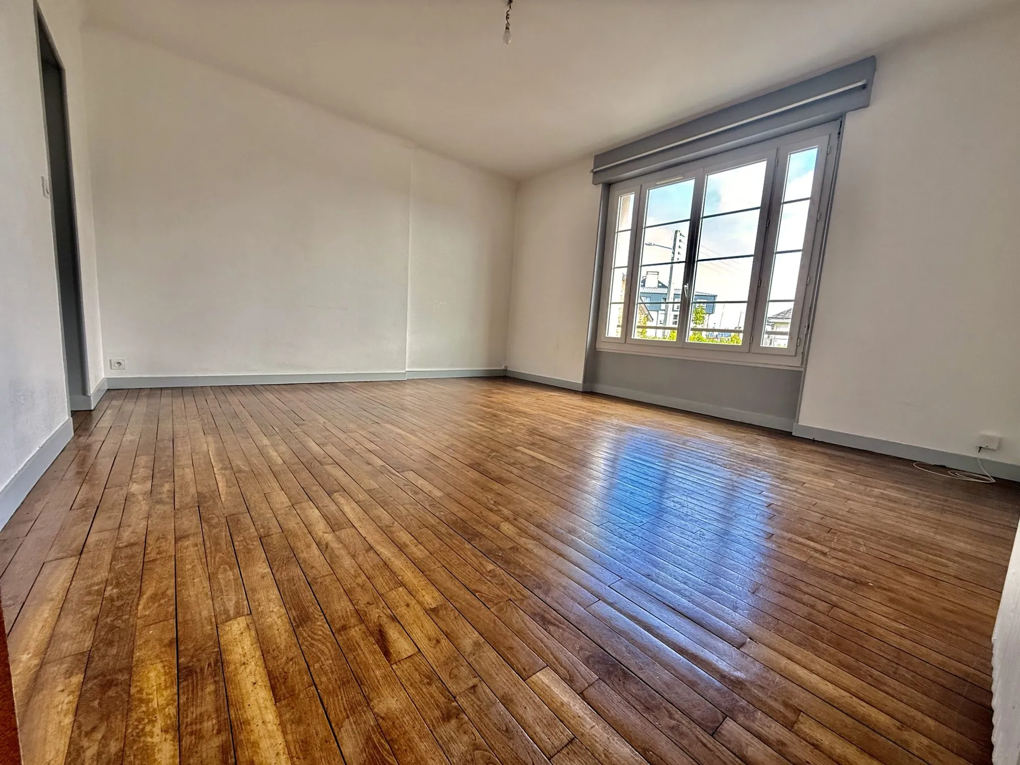 À vendre appartement T3 de 89 m² à Pontivy – Charme de l'ancien et proximité commodités