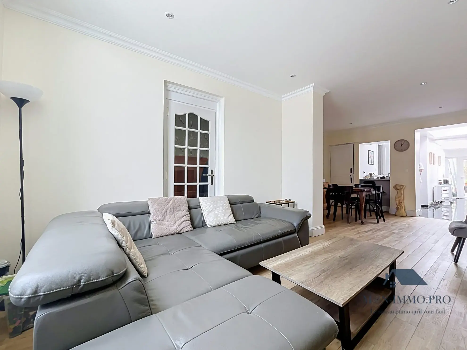 Maison rénovée de 113m² à Armentières avec 4 chambres et terrasse orientée