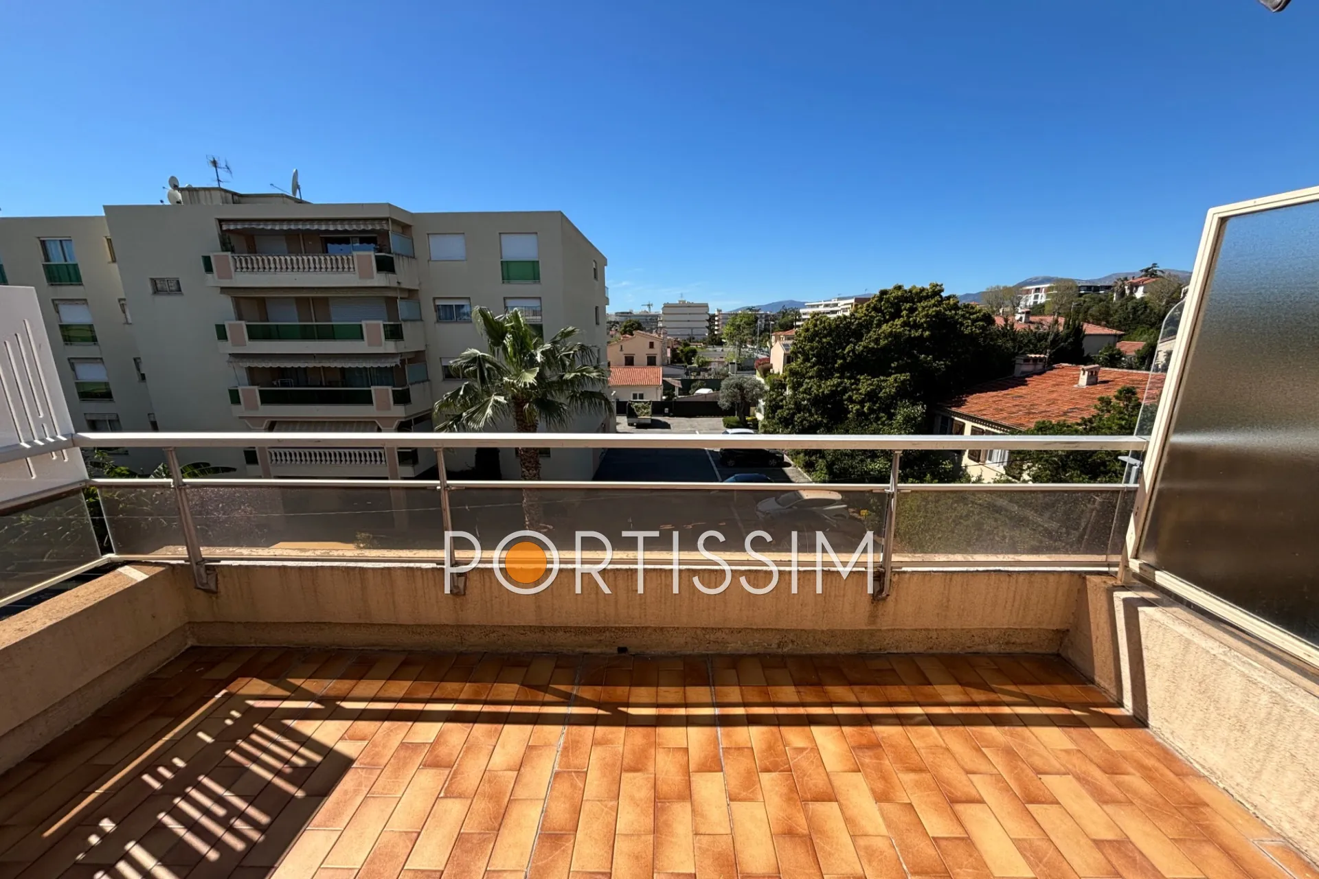 Appartement 2 pièces en duplex avec terrasse à Saint Laurent du Var