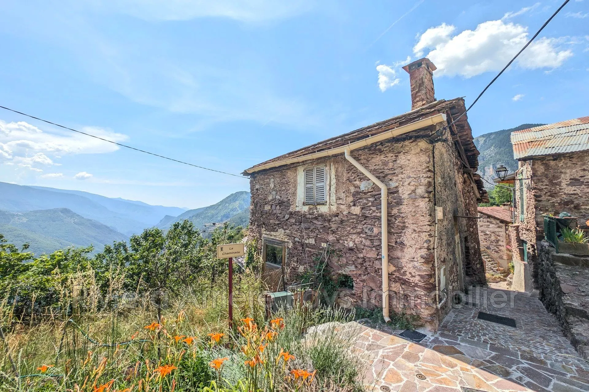 Appartement à Roure avec vue panoramique et jardin – À rénover