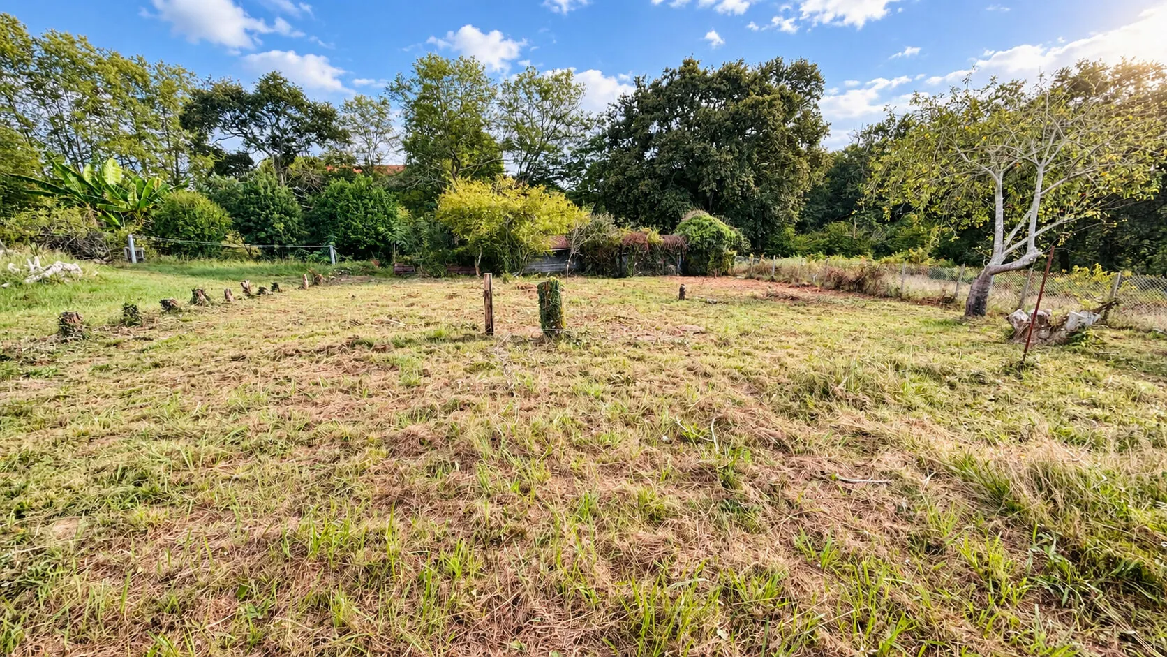 Terrain constructible de 898 m² à Biaudos proche de Bayonne avec environnement naturel
