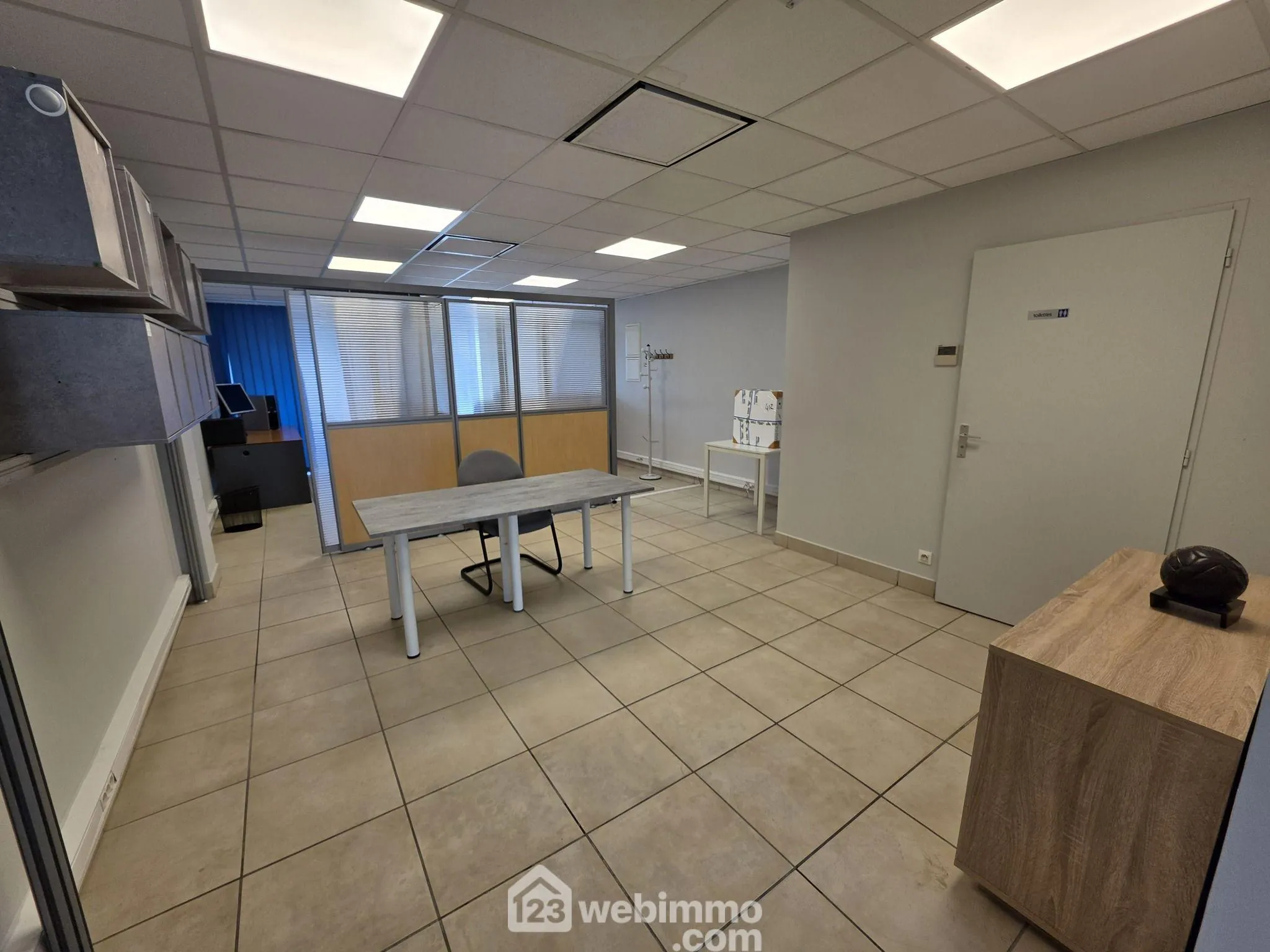 Local commercial à vendre de 50 m² avec vitrine sur axe passant à Blanquefort