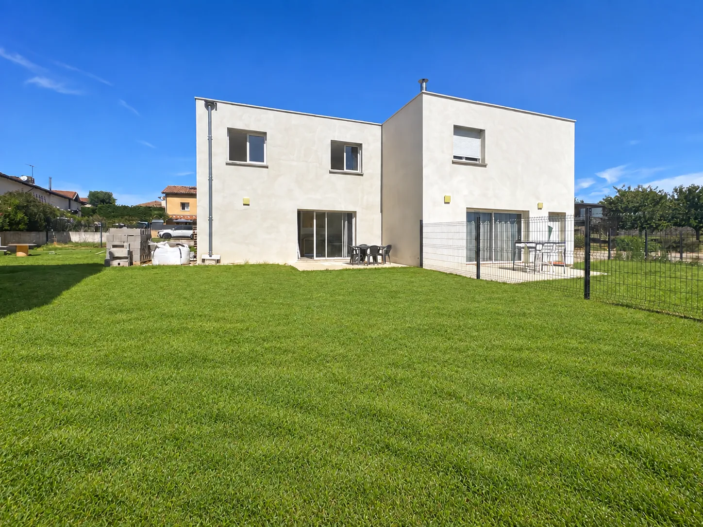 Maison contemporaine avec jardin à Saint-Jean-de-Thurigneux, 3 chambres, 2022