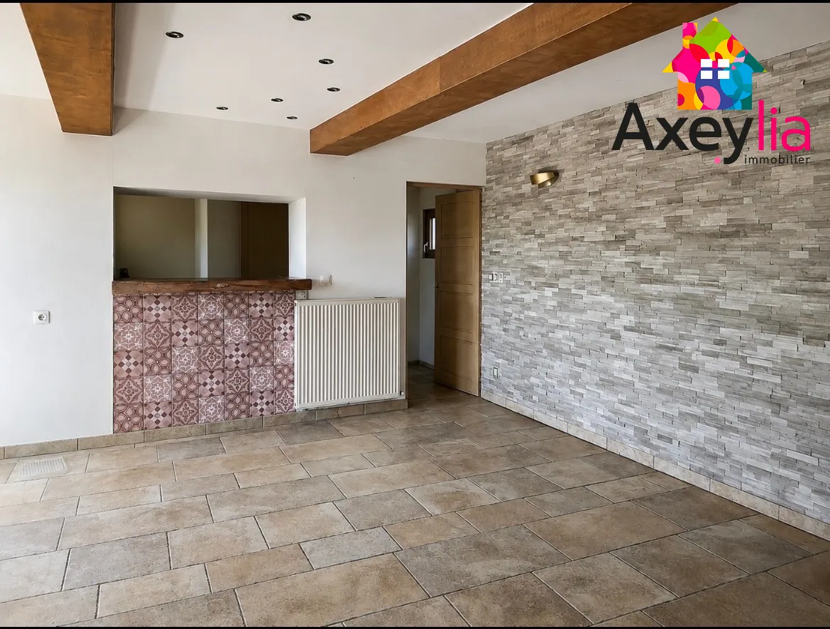 Maison à vendre à Céron avec 5ha de terrain et dépendances, parfait pour activités équestres 