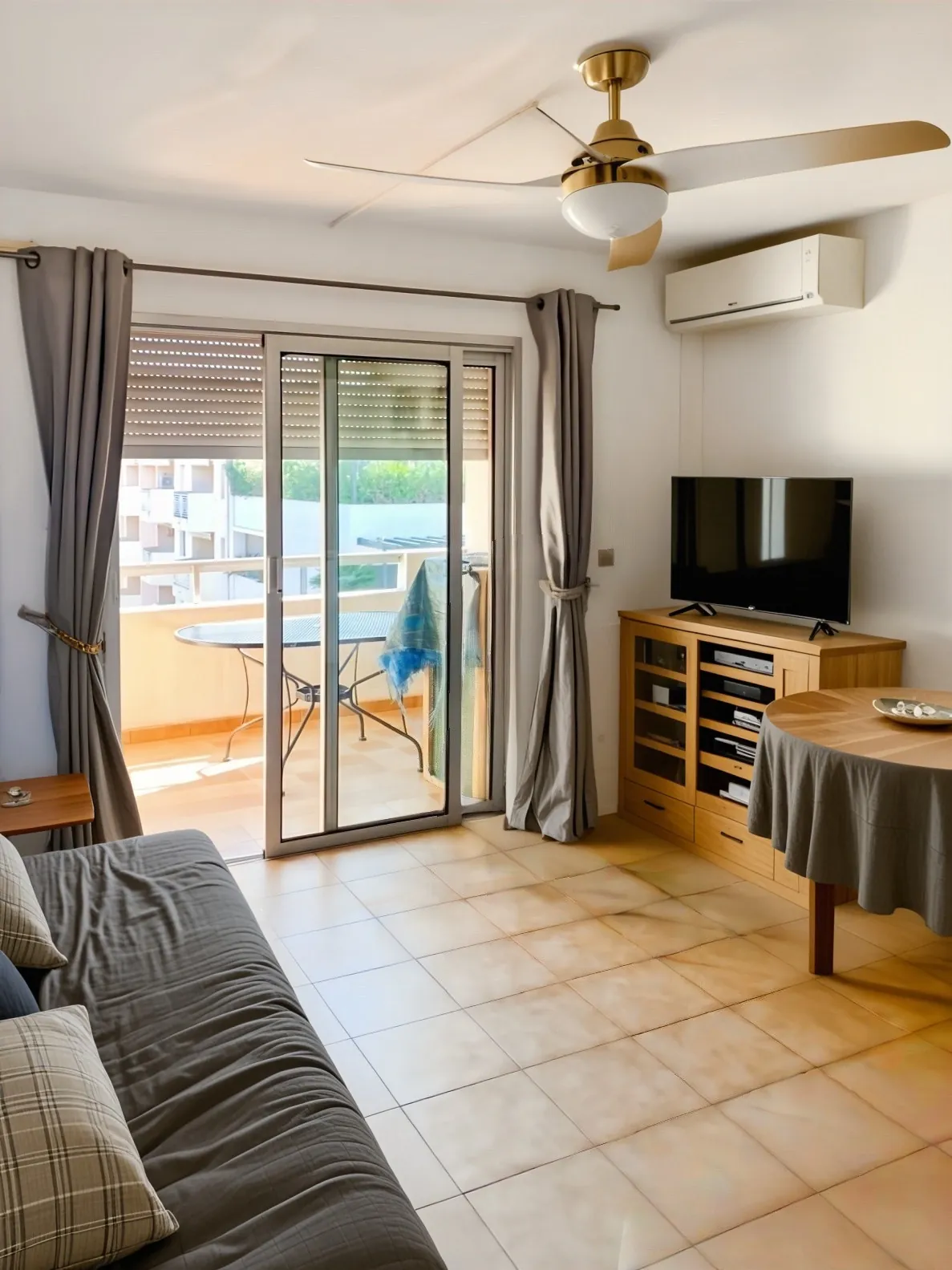 Studio à Sainte-Maxime de 23 m² avec vue partielle mer et garage optionnel