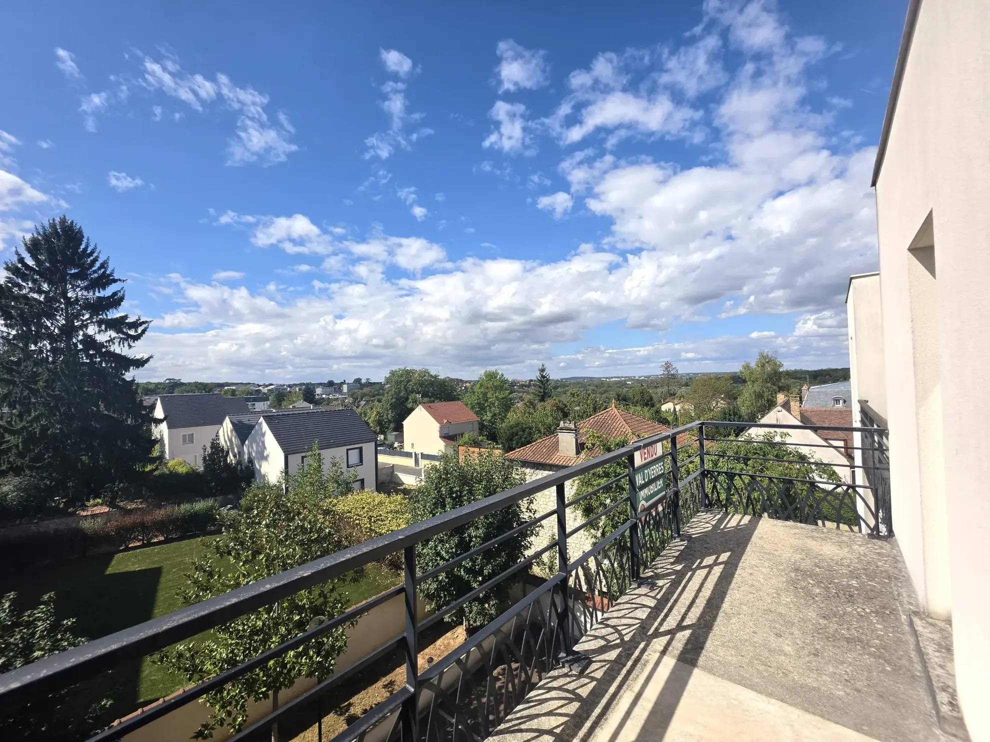 Appartement 2 pièces de 46m² à Combs-la-Ville avec balcon et stationnement