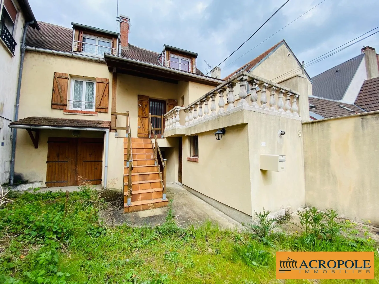 Maison à Gien avec terrasse, garage et potentiel d'aménagement