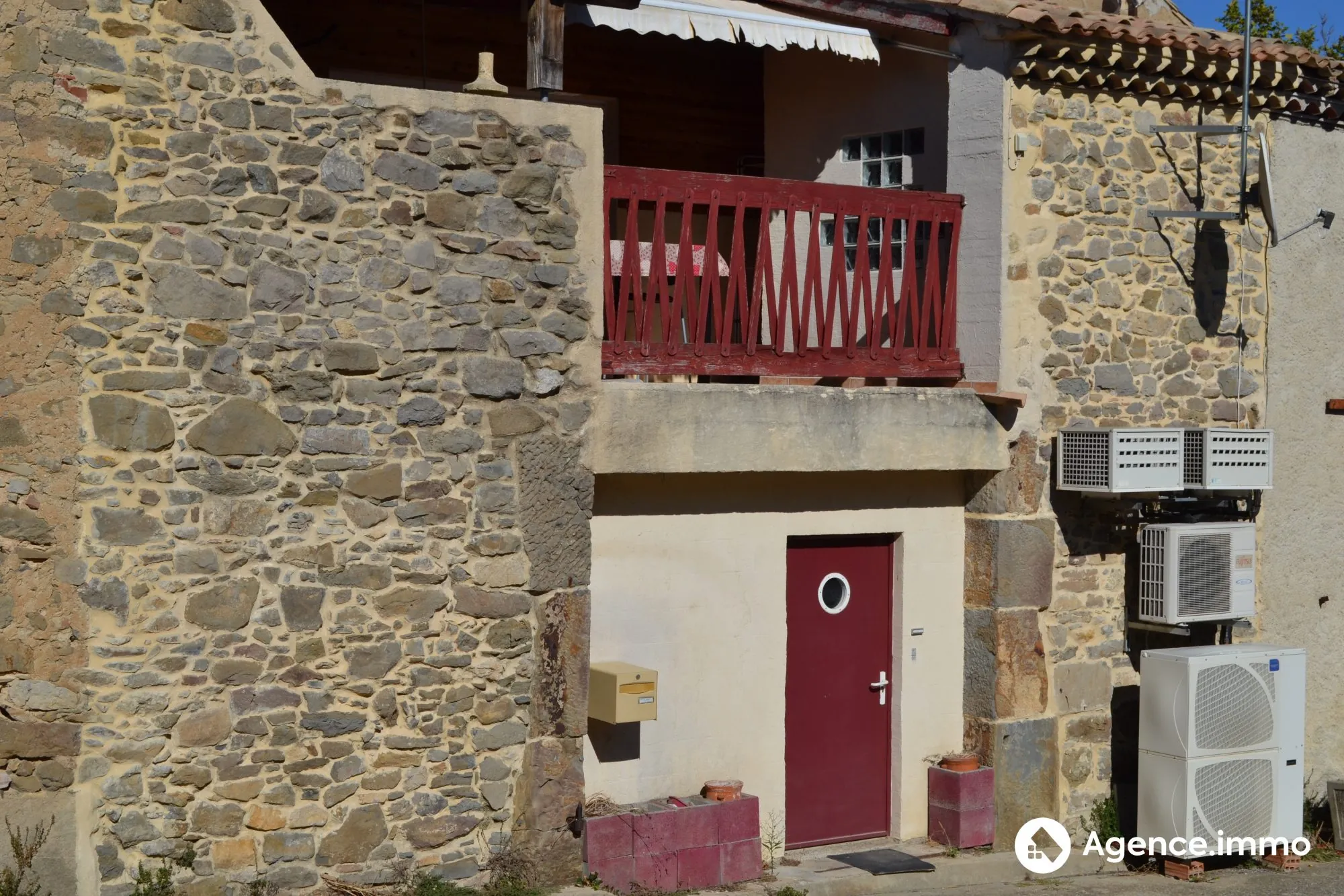 Immeuble multifonctionnel de 420 m² à Val-de-Dagne avec potentiel d'investissement