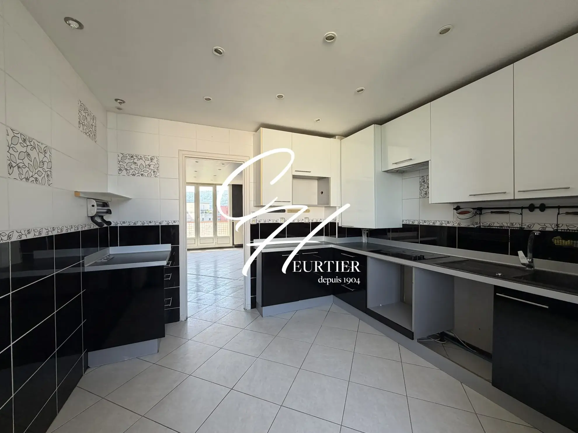 Appartement T3 à Échirolles, dernier étage avec balcon, cave et stationnement 