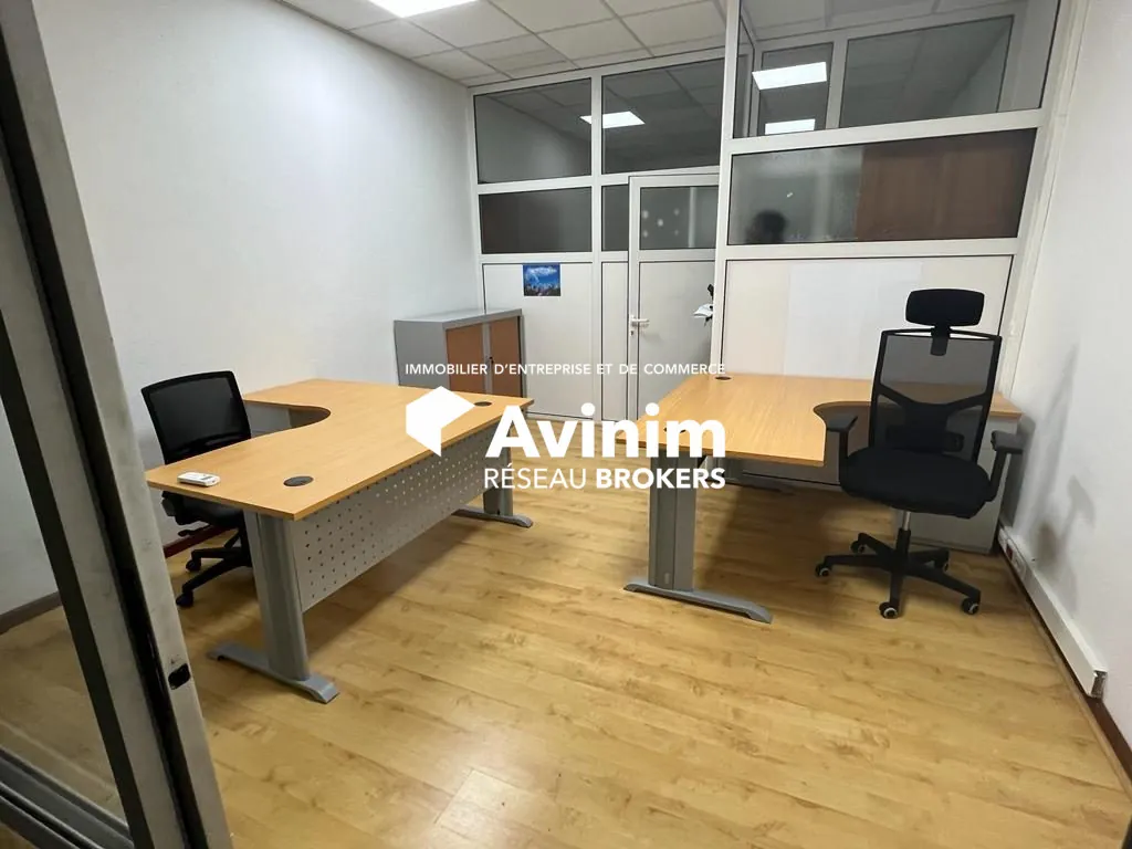 Bureaux à vendre de 105 m² avec parking sécurisé à Pointe-à-Pitre