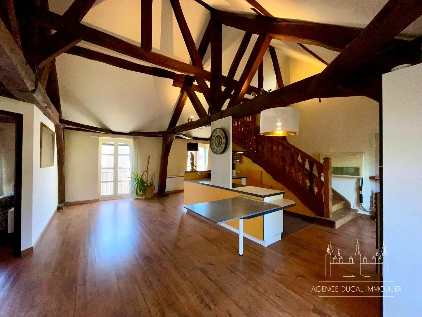 Appartement de charme 77 m² à Nevers centre-ville avec poutres apparentes