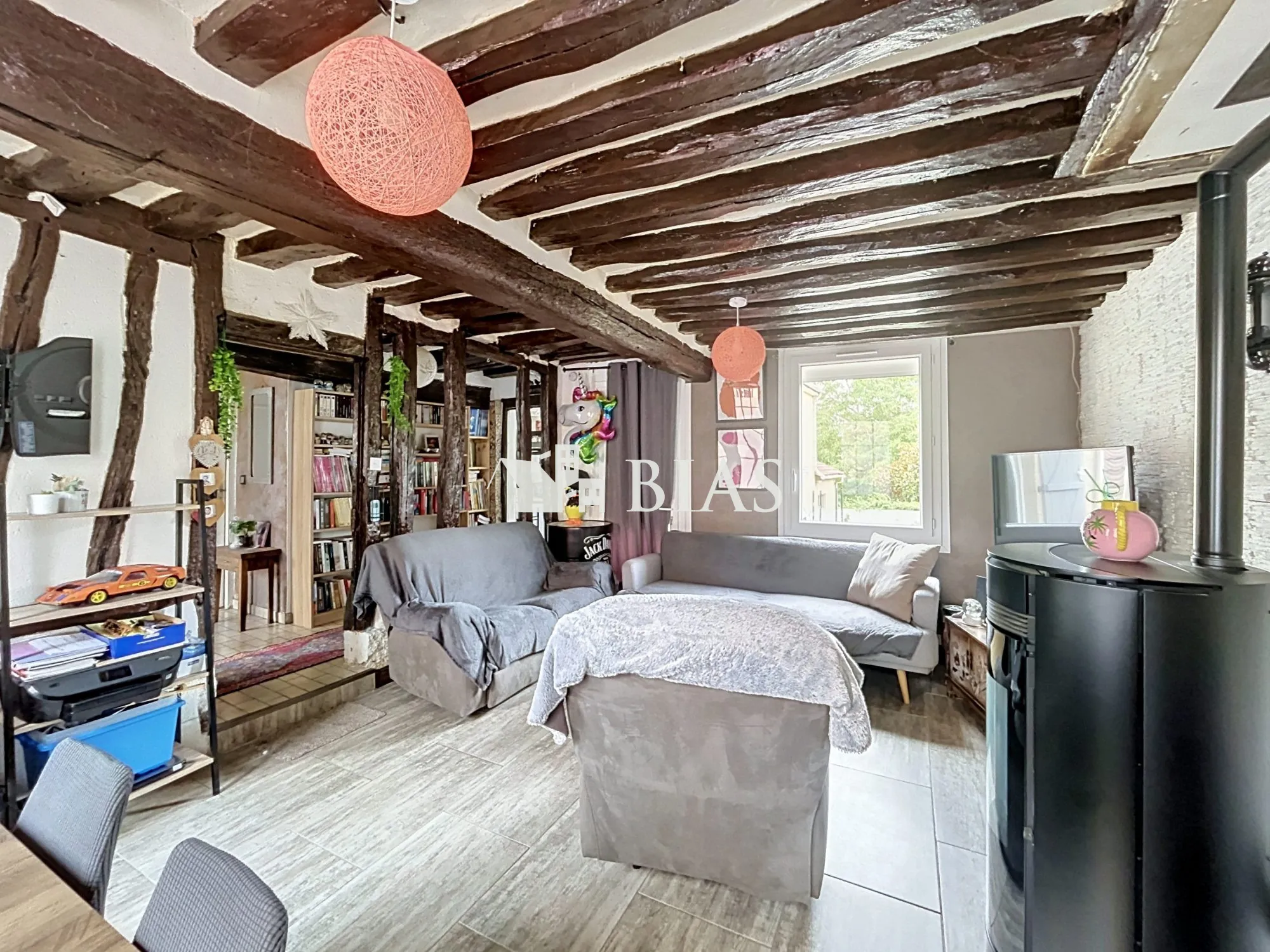 Maison de ville à Saint-Aubin-les-Elbeuf avec cour et stationnement